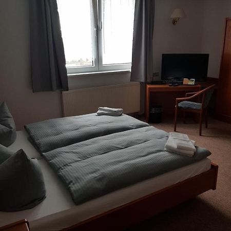 Hotel Zur Altstadt Calbe Buitenkant foto