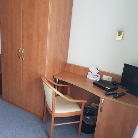 Hotel Zur Altstadt Calbe Buitenkant foto