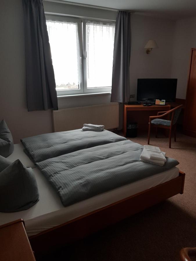 Hotel Zur Altstadt Calbe Buitenkant foto