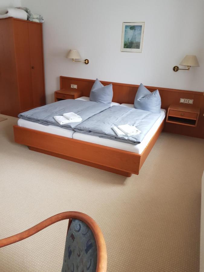 Hotel Zur Altstadt Calbe Buitenkant foto