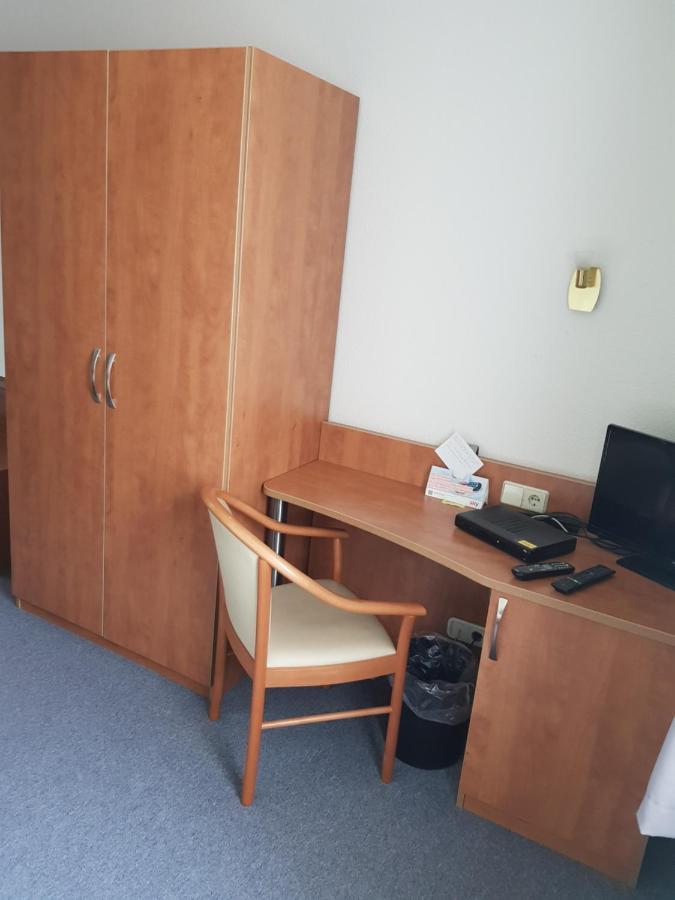 Hotel Zur Altstadt Calbe Buitenkant foto