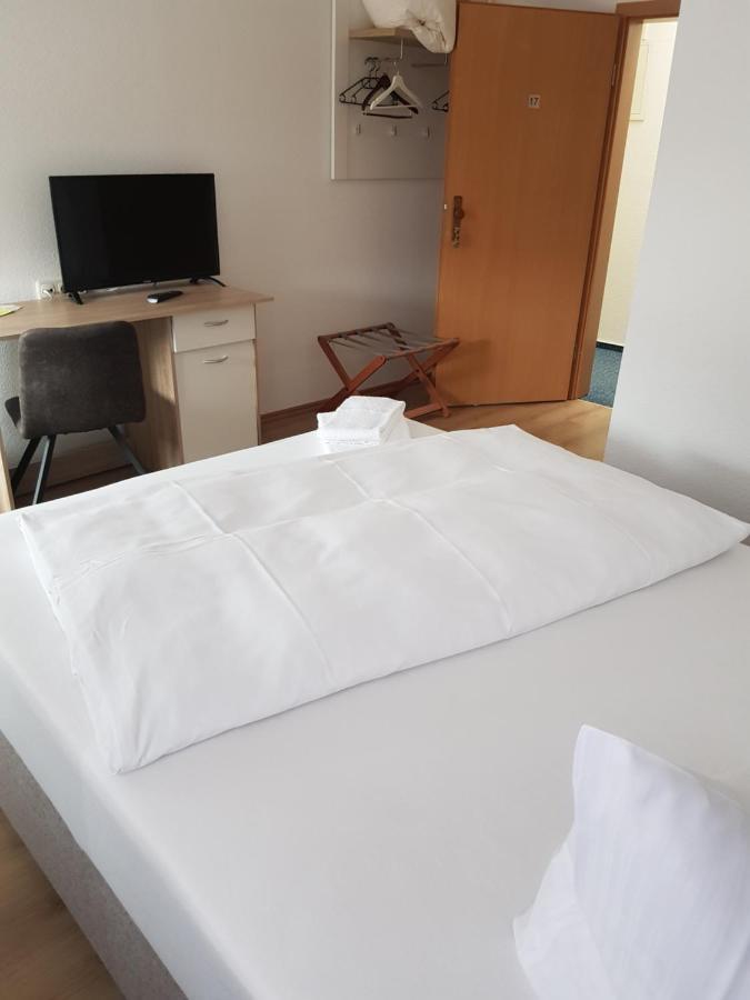 Hotel Zur Altstadt Calbe Buitenkant foto
