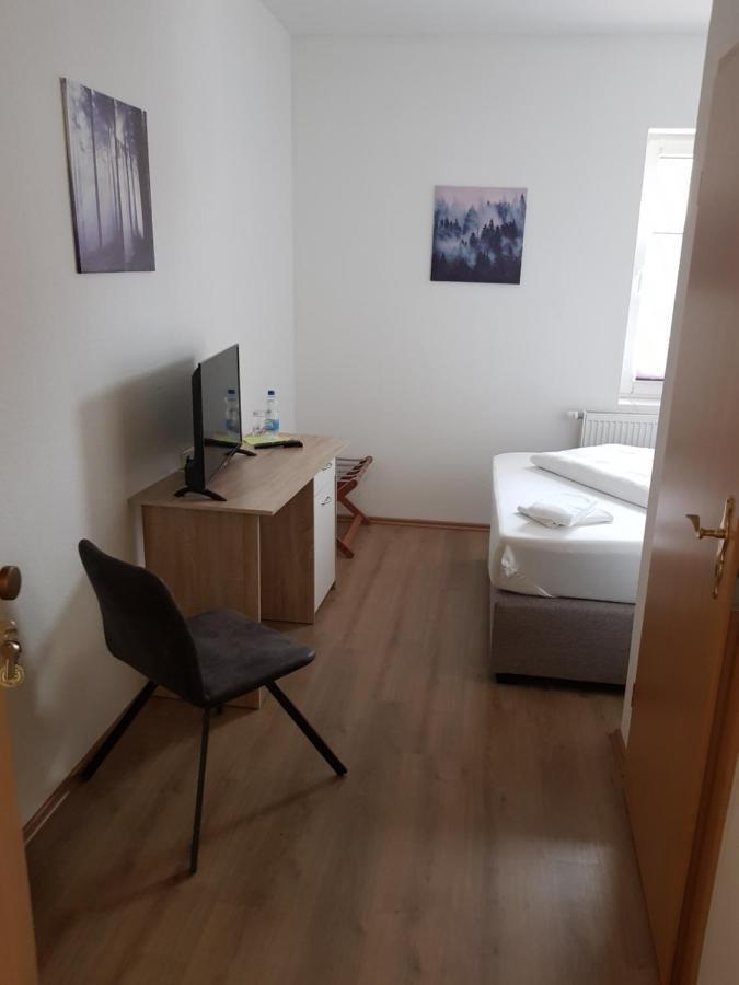 Hotel Zur Altstadt Calbe Buitenkant foto