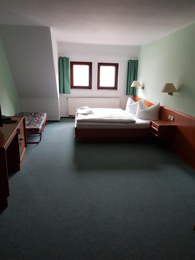 Hotel Zur Altstadt Calbe Buitenkant foto