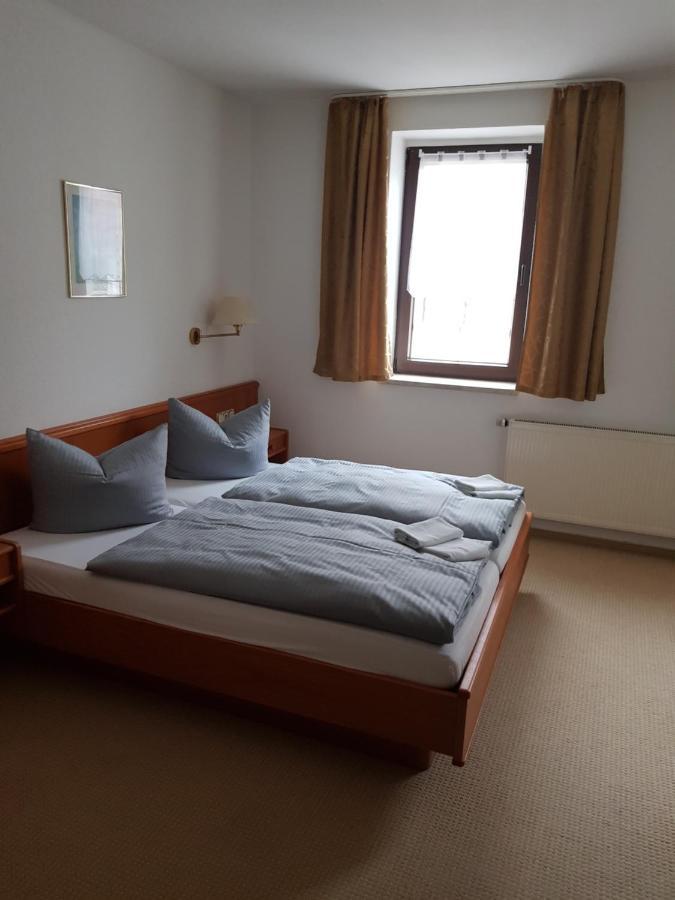 Hotel Zur Altstadt Calbe Buitenkant foto