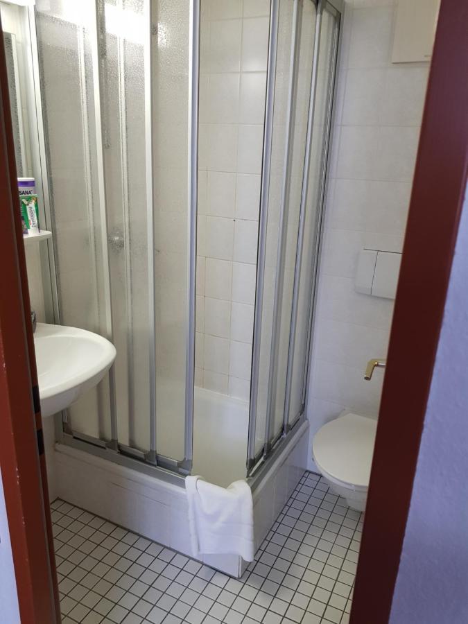 Hotel Zur Altstadt Calbe Buitenkant foto