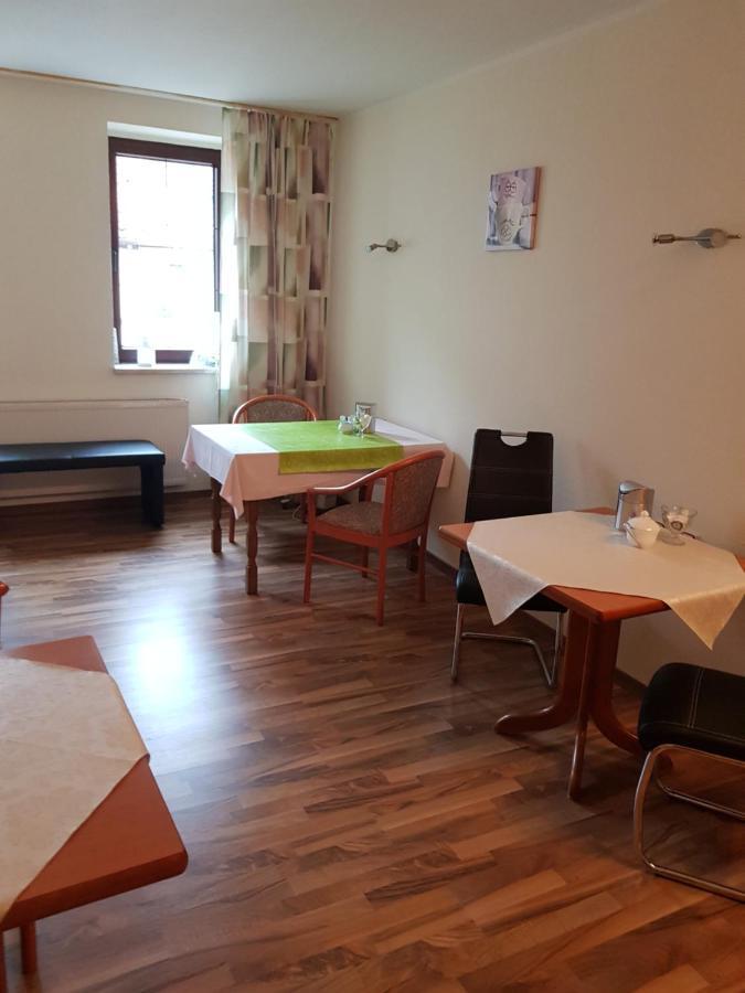 Hotel Zur Altstadt Calbe Buitenkant foto