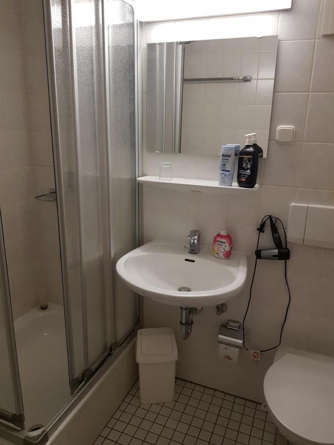 Hotel Zur Altstadt Calbe Buitenkant foto
