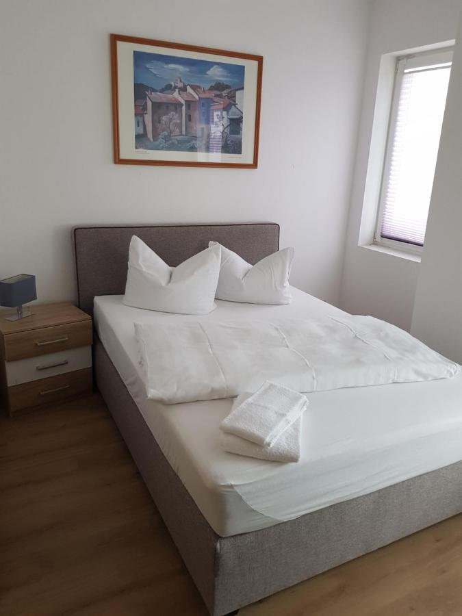 Hotel Zur Altstadt Calbe Buitenkant foto
