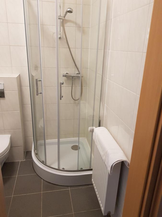 Hotel Zur Altstadt Calbe Buitenkant foto