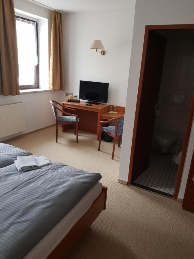 Hotel Zur Altstadt Calbe Buitenkant foto