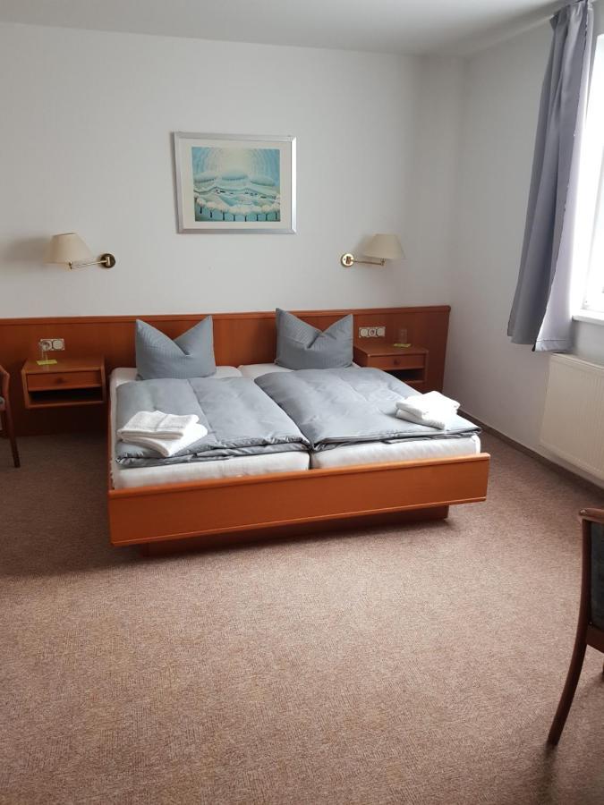 Hotel Zur Altstadt Calbe Buitenkant foto